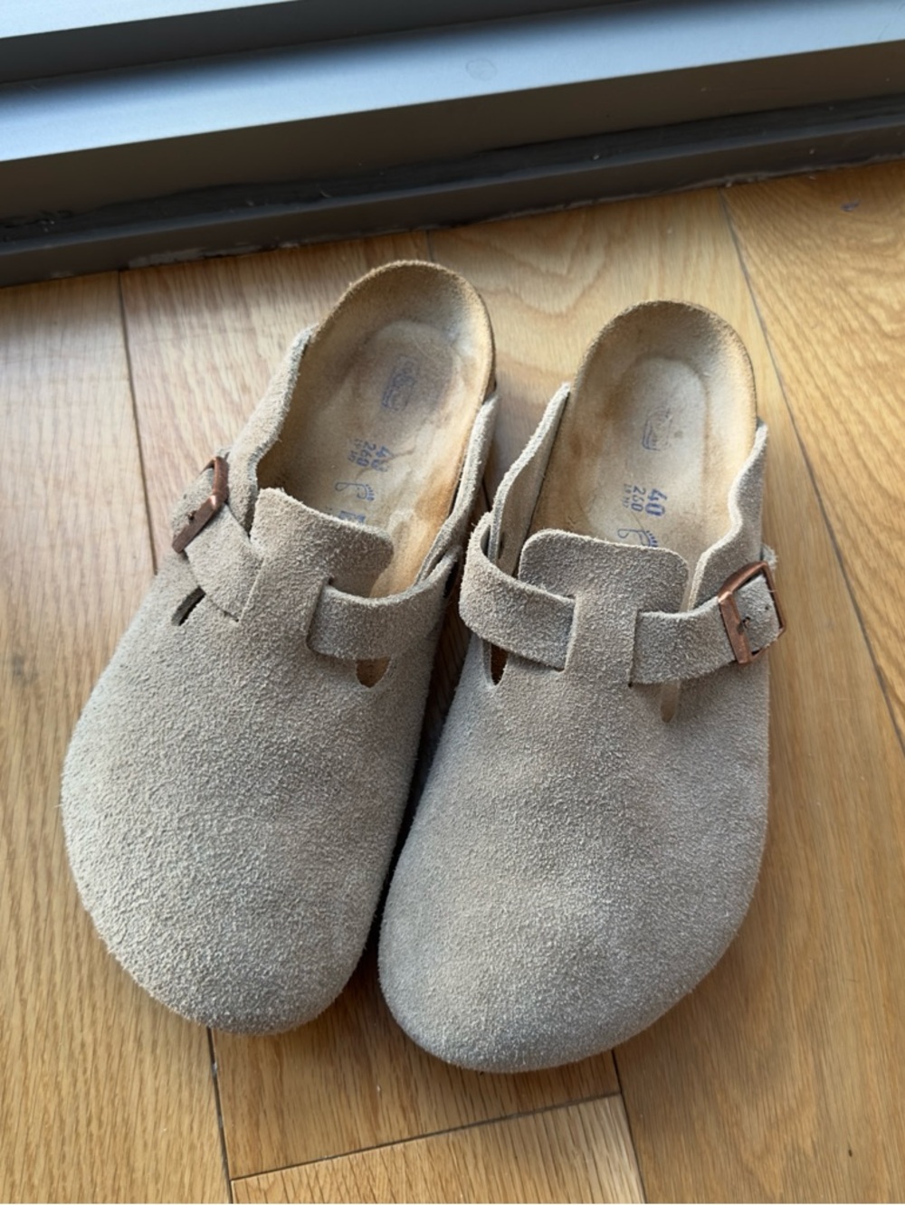 Genuine BIRKENSTOCK Boston size 40. VERY lightly worn GREAT condition.
